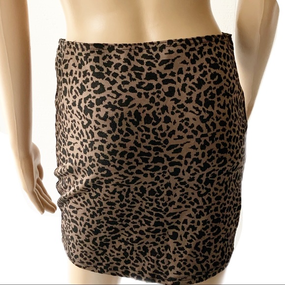 Forever 21 Animal print skirt Size M - Picture 3 of 8